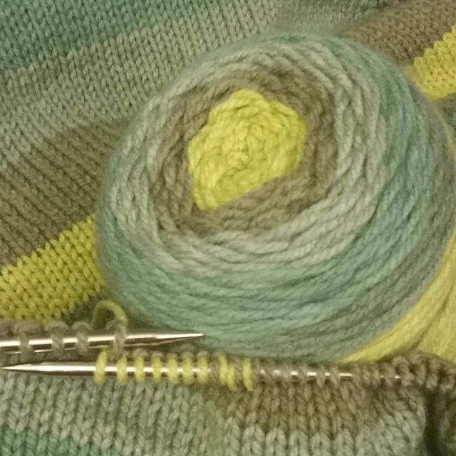 Starting last ball. #knitting #bernatpop #poncho