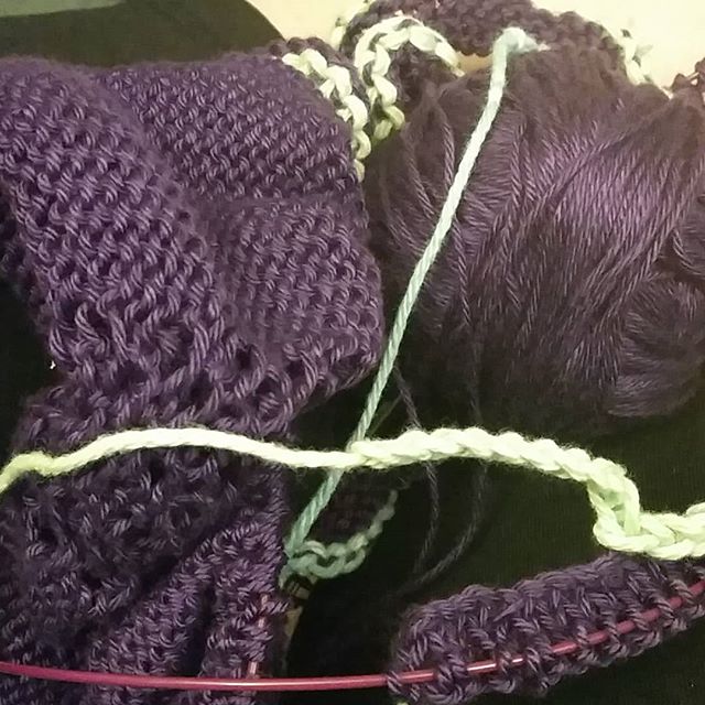 Day off. Errands done. Chores in process. Time to knit!!!!
