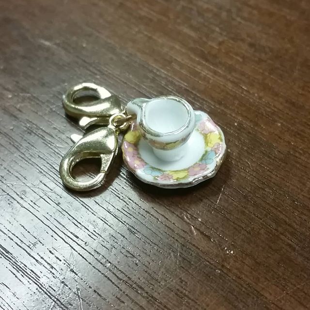 Cutest stitchmarkers ever. @orathecurious